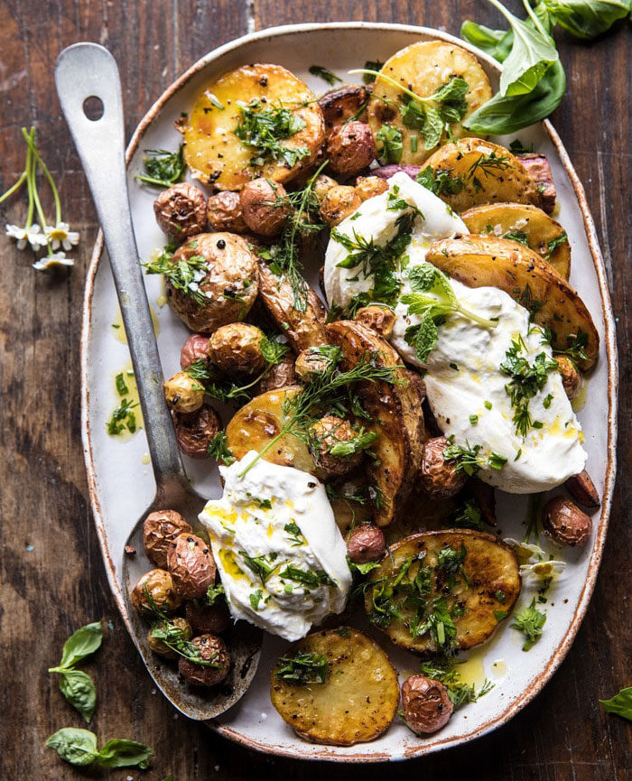 Potatissallad med burrata och örter