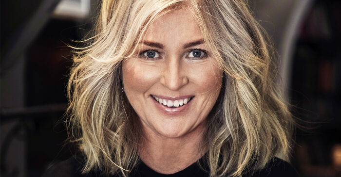 Författaren Åsa Hellberg levde med en sexmissbrukare och har nu valt bort kärleken.