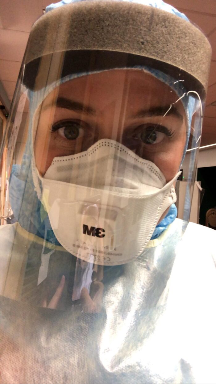 Specialistsjuksköterskan Matilda Nygren vårdar covid-19-patienter på intensiven