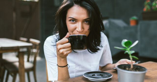 för mycket kaffe symptom