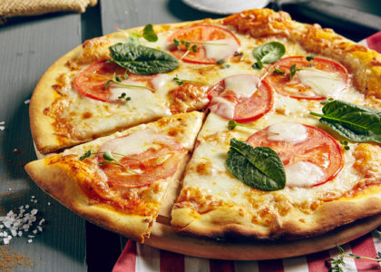 recept pizza på pizzasten recept pizza på pizzasten